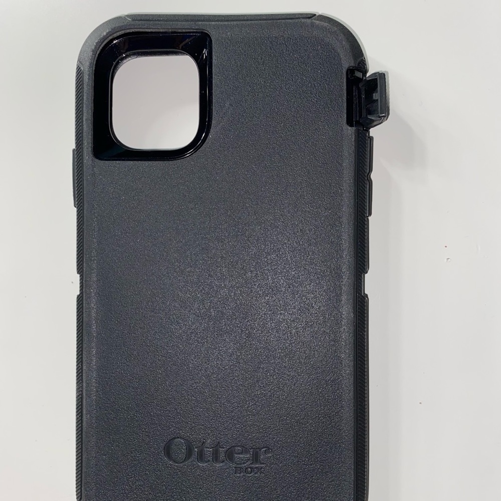 iPhone 11 Otterbox Defender